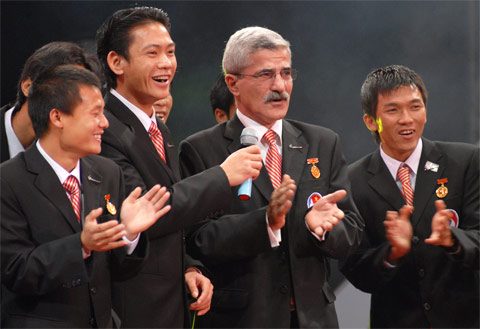 Tuyển Việt Nam sốt ruột vì chờ tiền thưởng